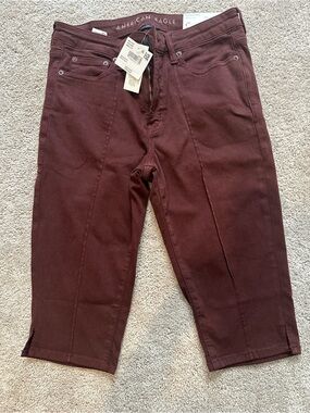 New American Eagle Maroon Capri Pants Size 8